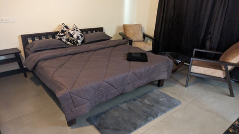Comfort Room with Glass Window